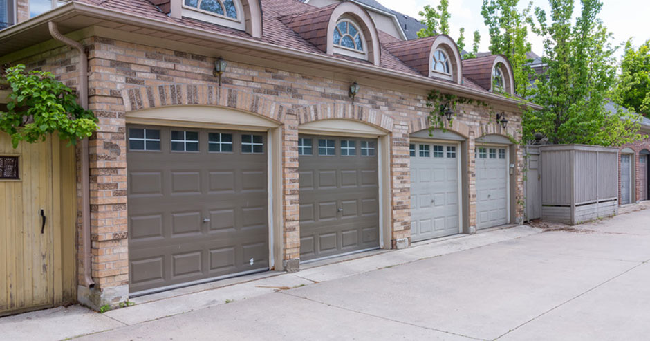 Broken garage door repair Rhode Island